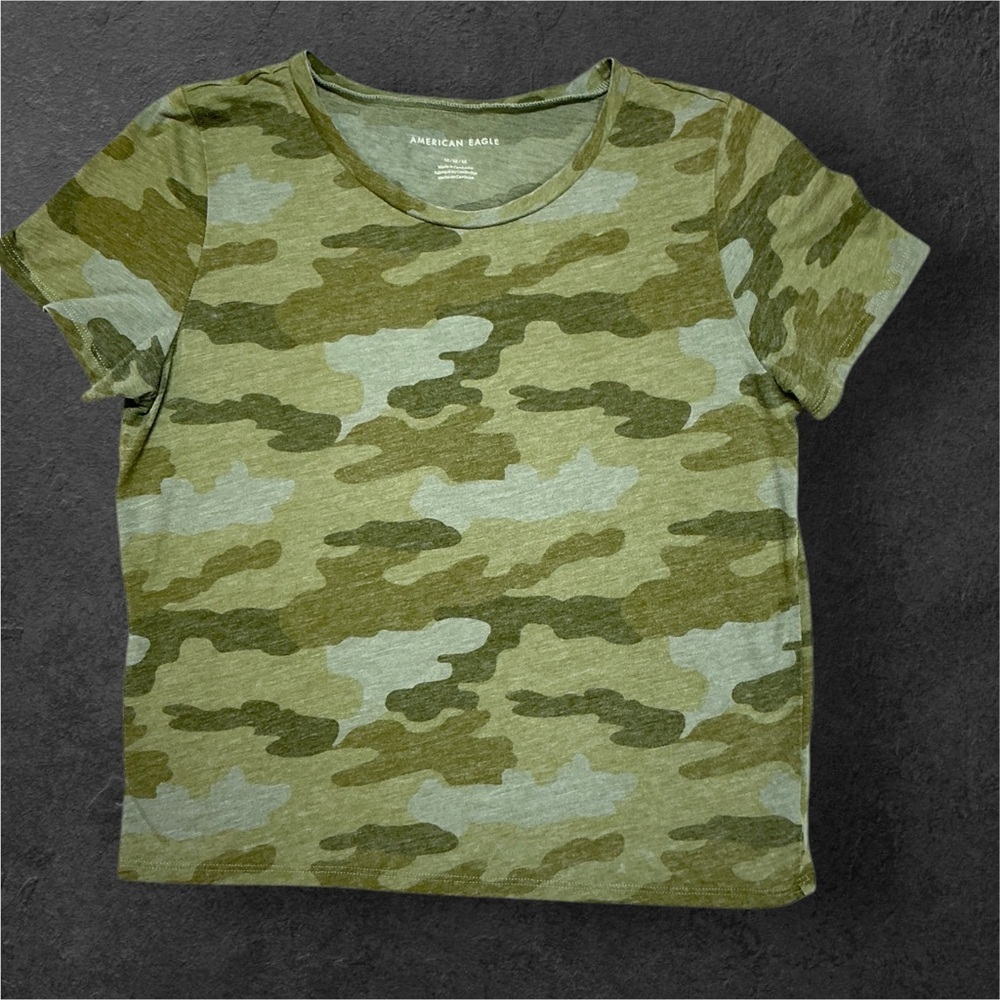 American Eagle Outfitters Green Camo Short Sleeve Tee